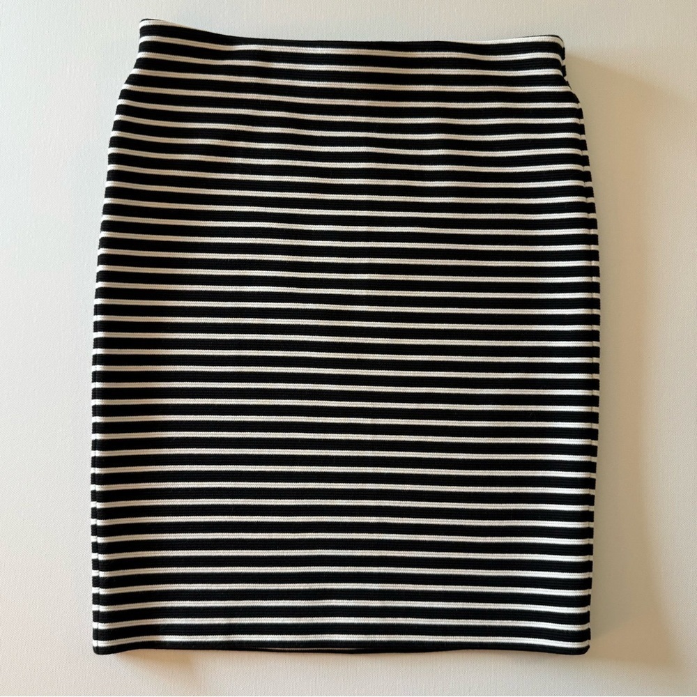 Loft Petite Pencil Skirt XS Black and White New With Tags NWT Form Fitting 2/$15